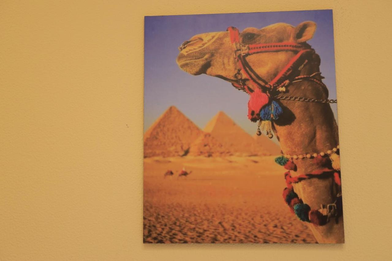 Magic Golden Pyramids View Hotel Kafrat al Jabal Bagian luar foto