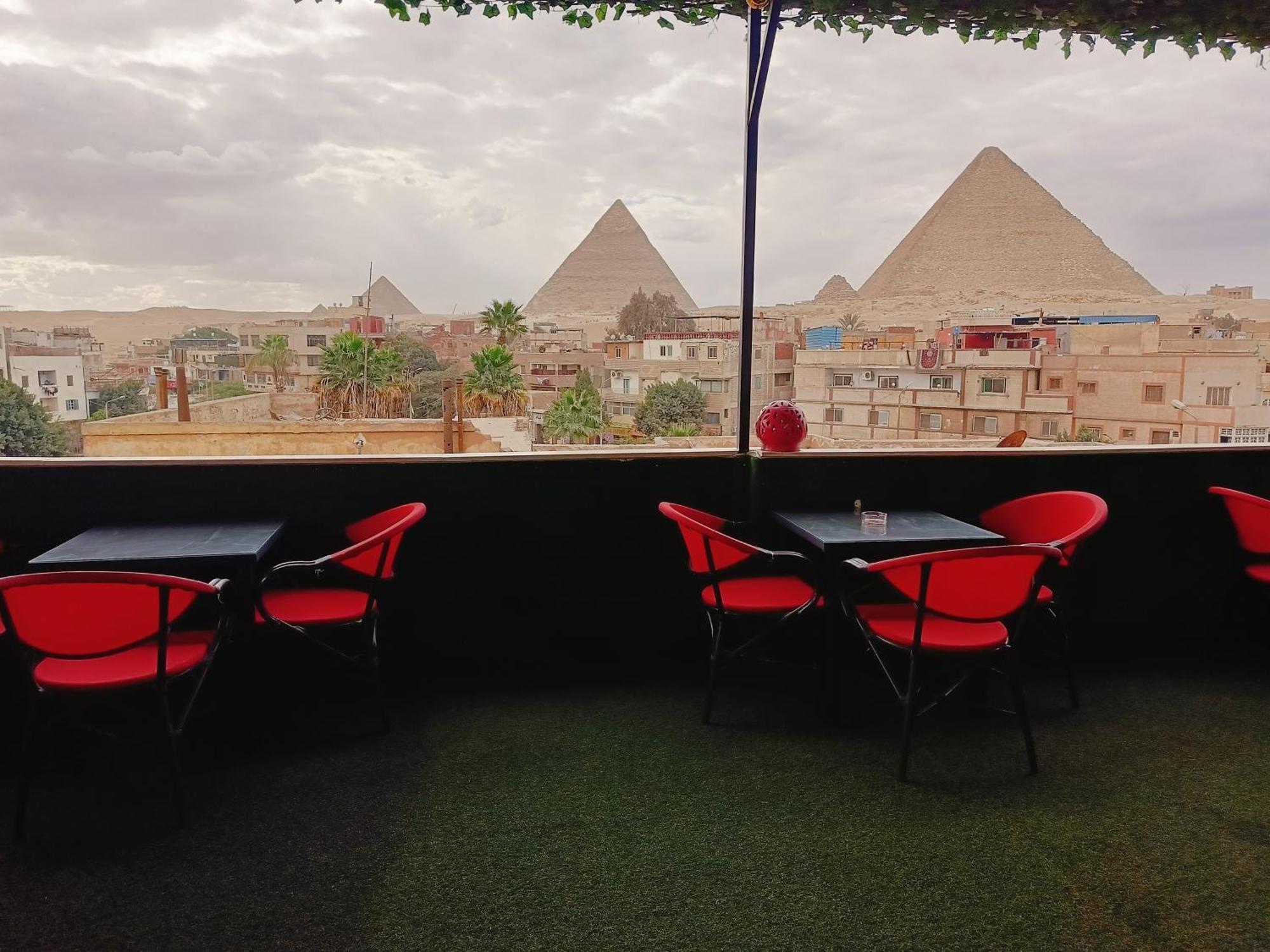 Magic Golden Pyramids View Hotel Kafrat al Jabal Bagian luar foto