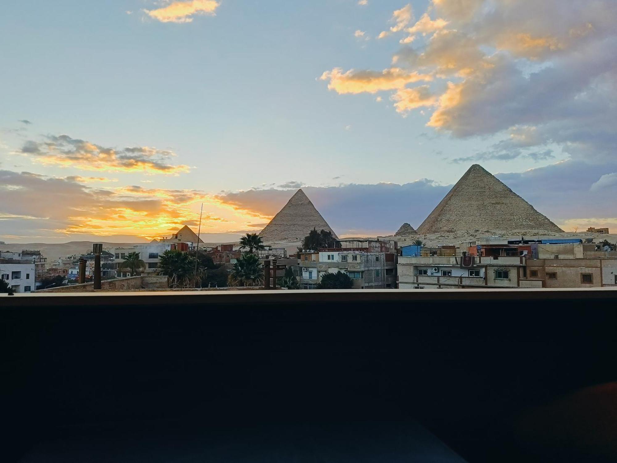 Magic Golden Pyramids View Hotel Kafrat al Jabal Bagian luar foto