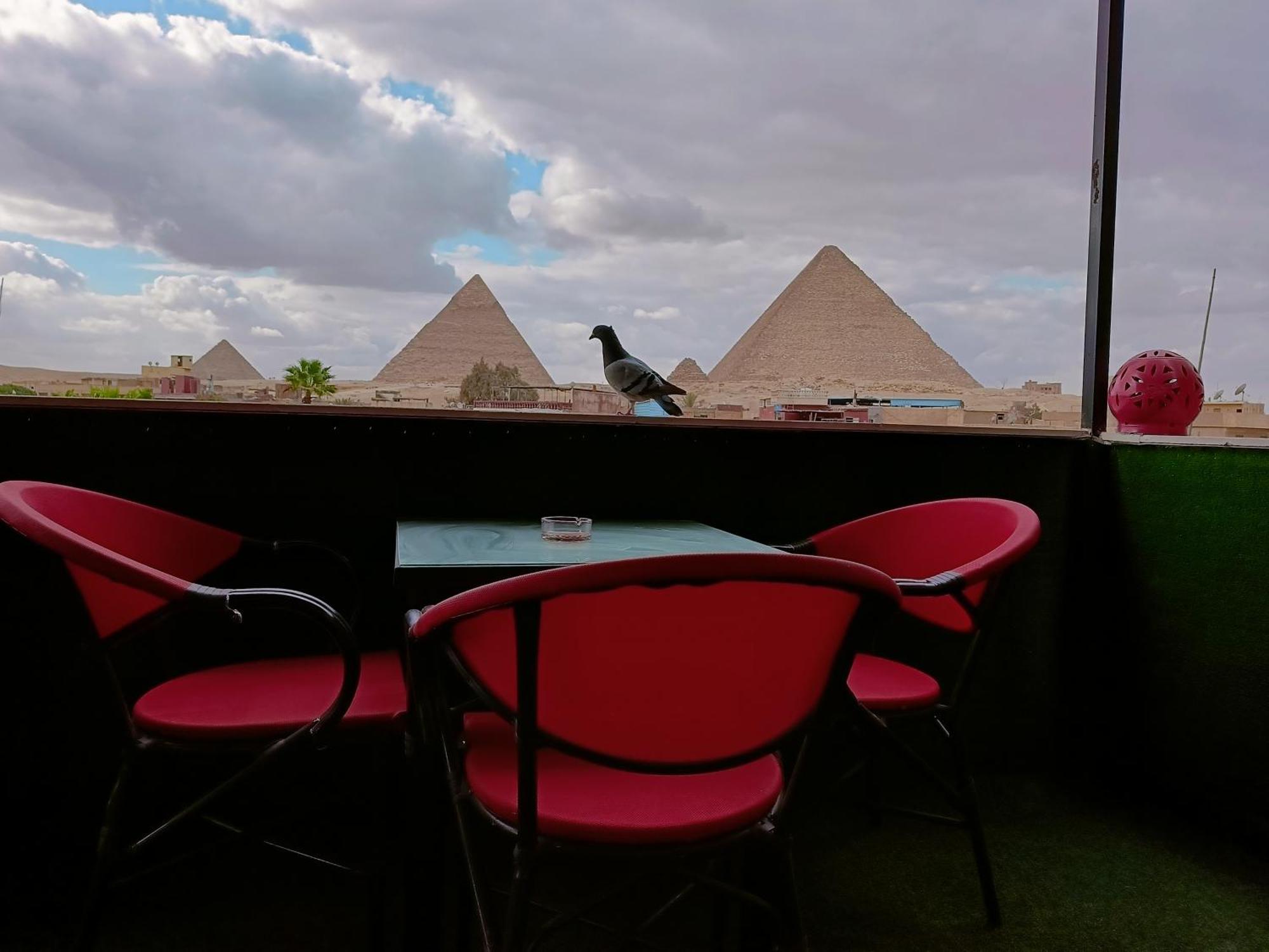 Magic Golden Pyramids View Hotel Kafrat al Jabal Bagian luar foto
