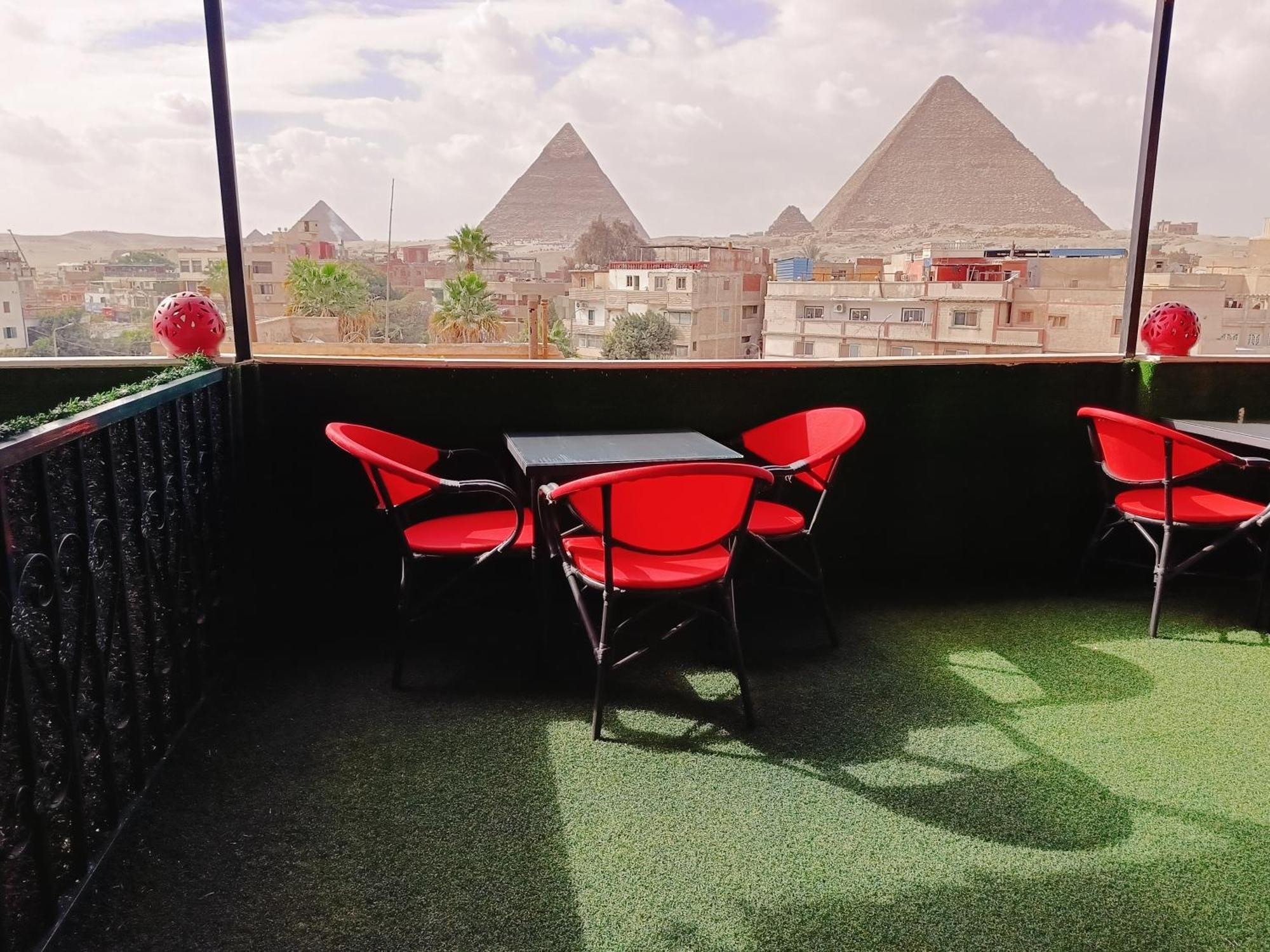 Magic Golden Pyramids View Hotel Kafrat al Jabal Bagian luar foto