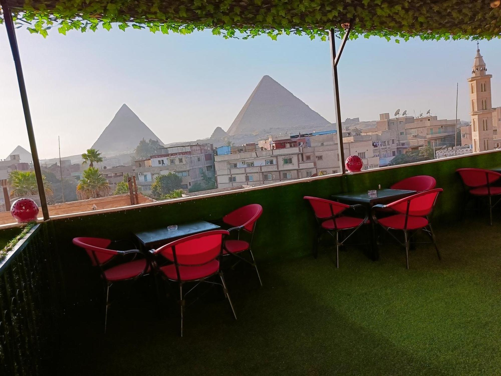 Magic Golden Pyramids View Hotel Kafrat al Jabal Bagian luar foto