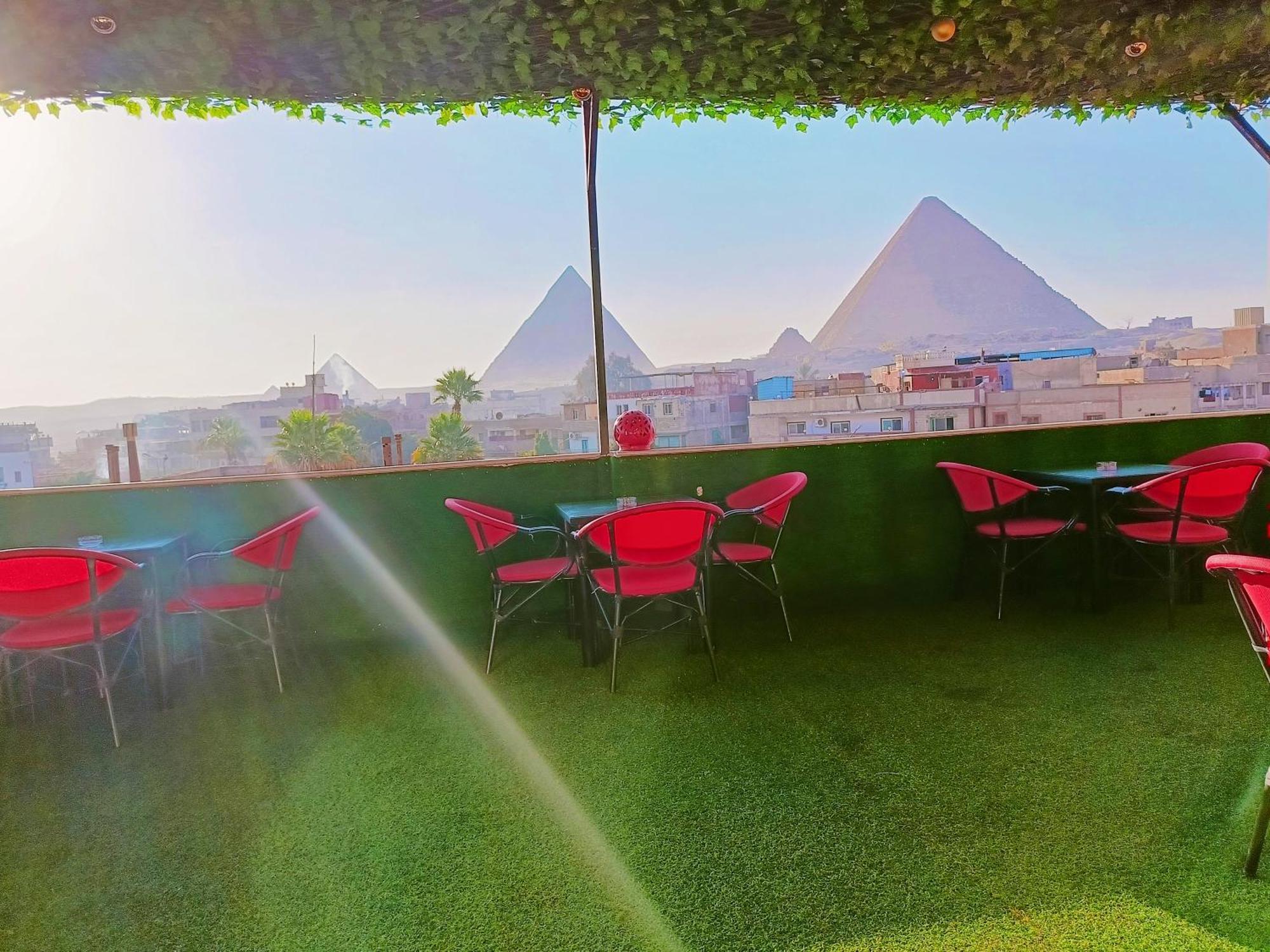 Magic Golden Pyramids View Hotel Kafrat al Jabal Bagian luar foto