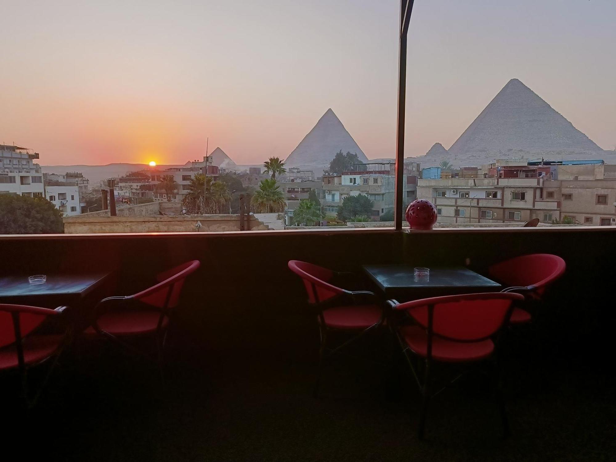 Magic Golden Pyramids View Hotel Kafrat al Jabal Bagian luar foto