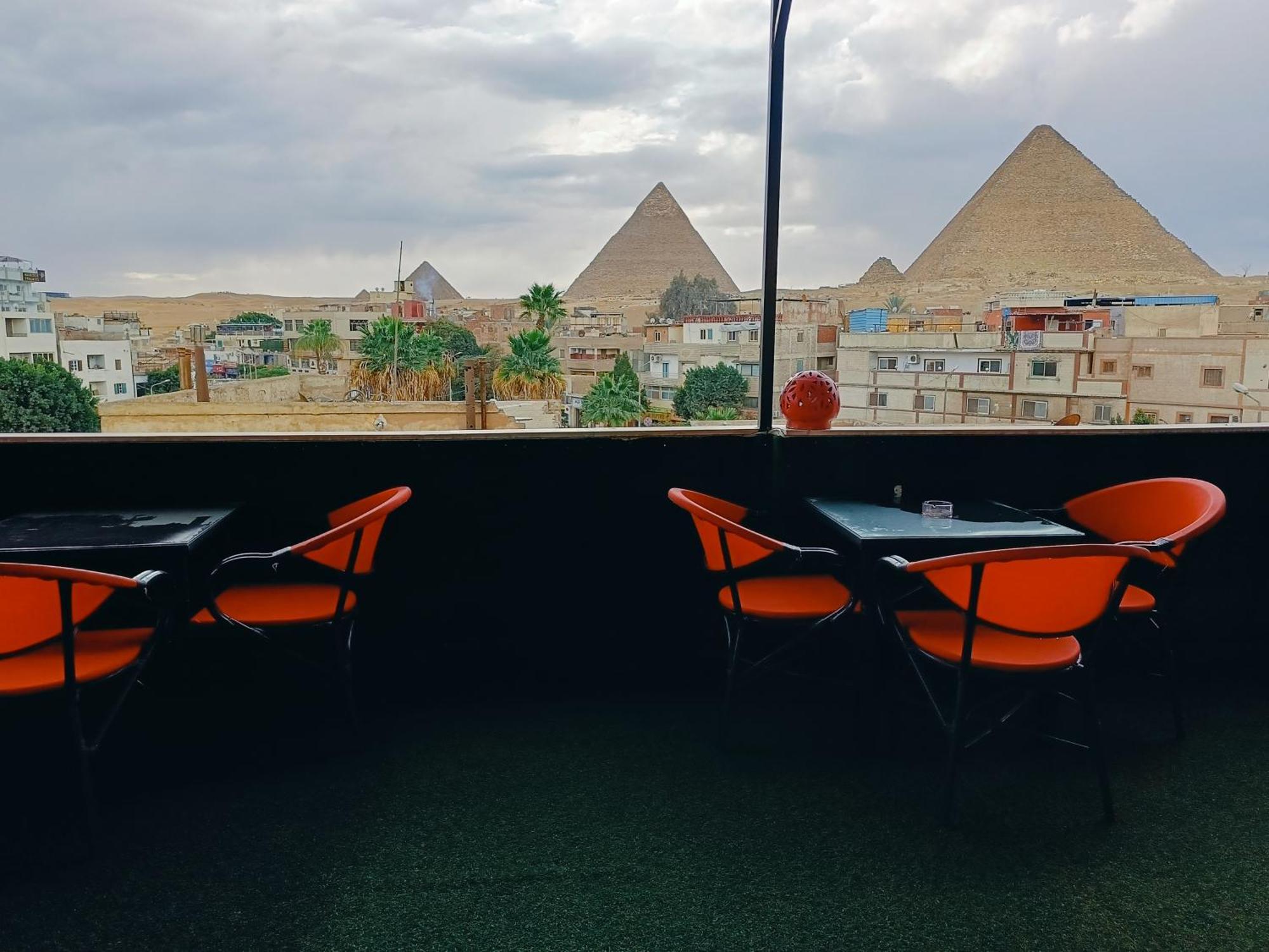 Magic Golden Pyramids View Hotel Kafrat al Jabal Bagian luar foto