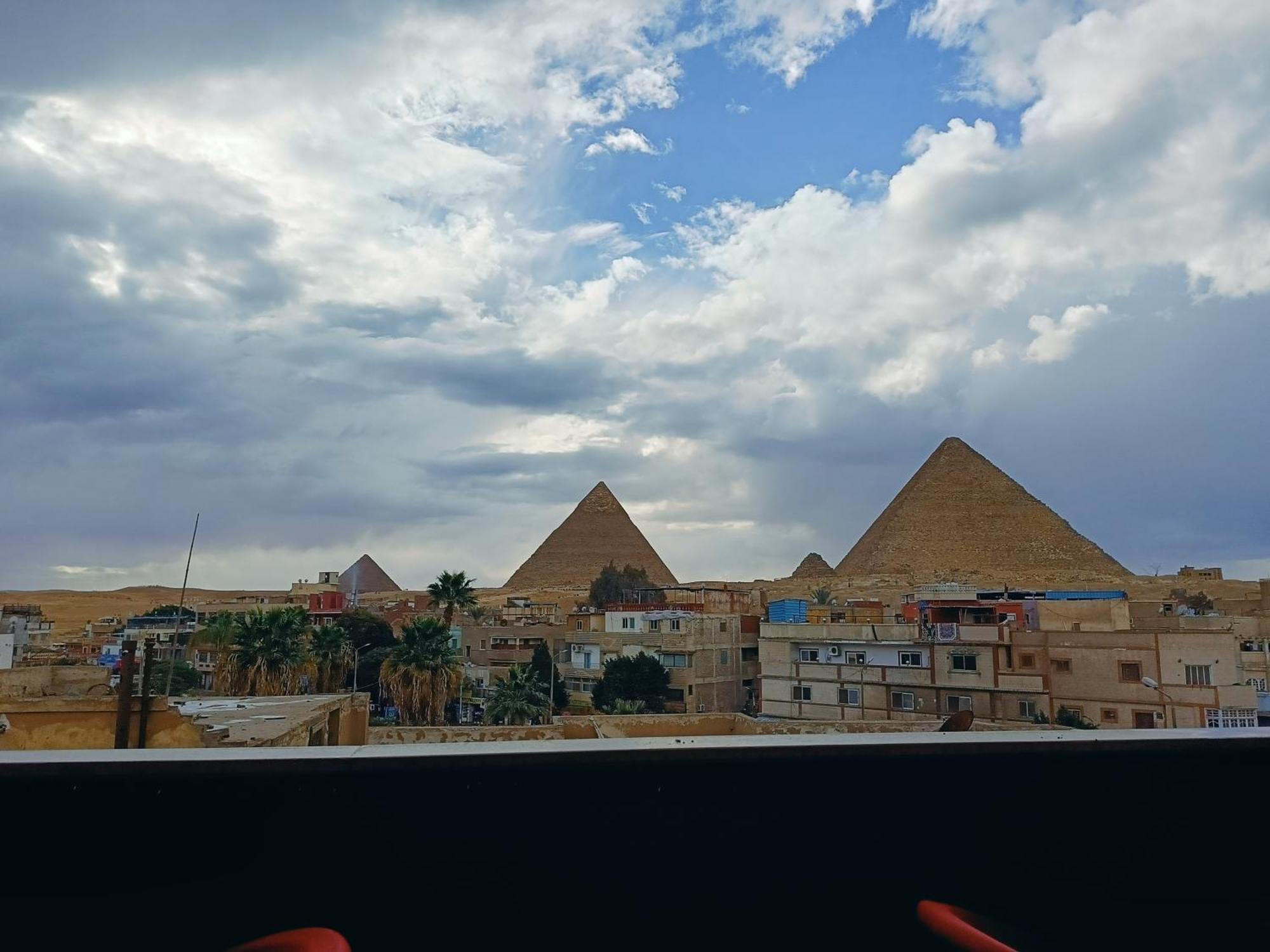 Magic Golden Pyramids View Hotel Kafrat al Jabal Bagian luar foto