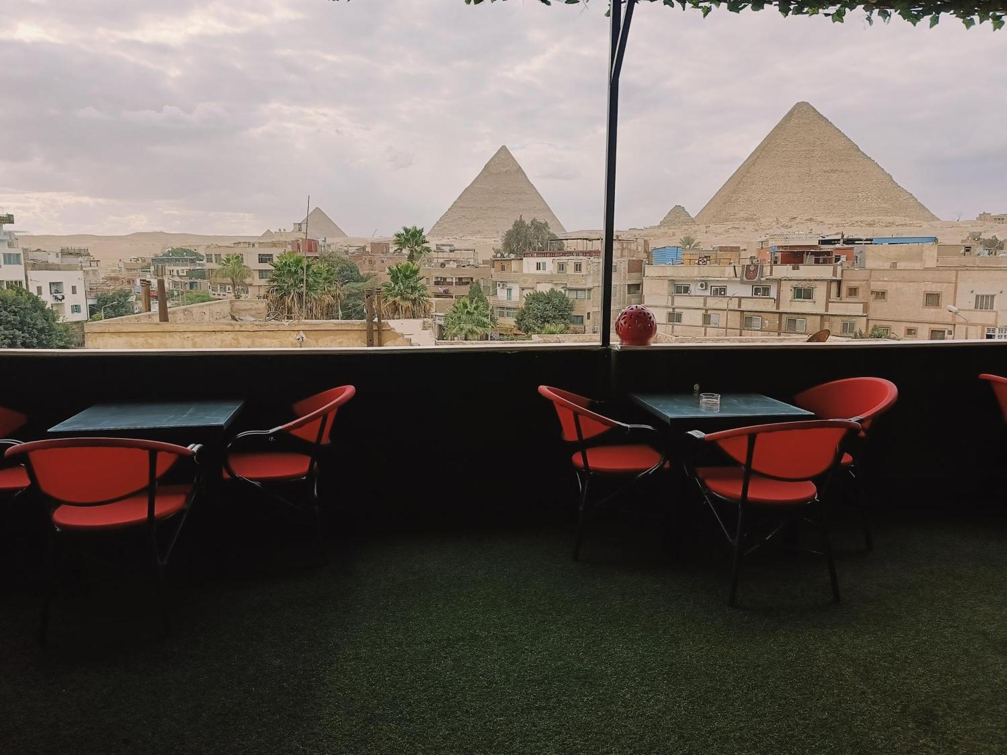 Magic Golden Pyramids View Hotel Kafrat al Jabal Bagian luar foto