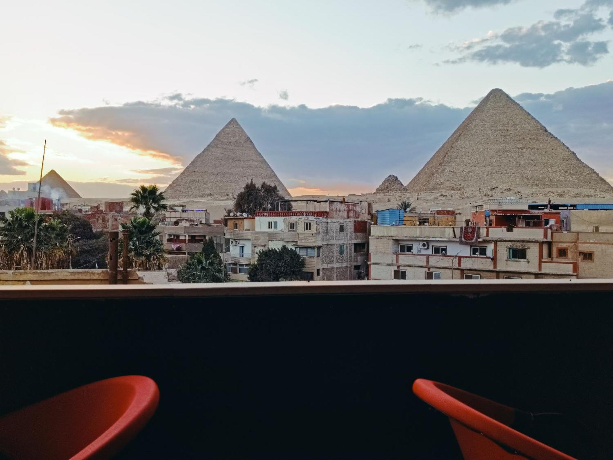 Magic Golden Pyramids View Hotel Kafrat al Jabal Bagian luar foto