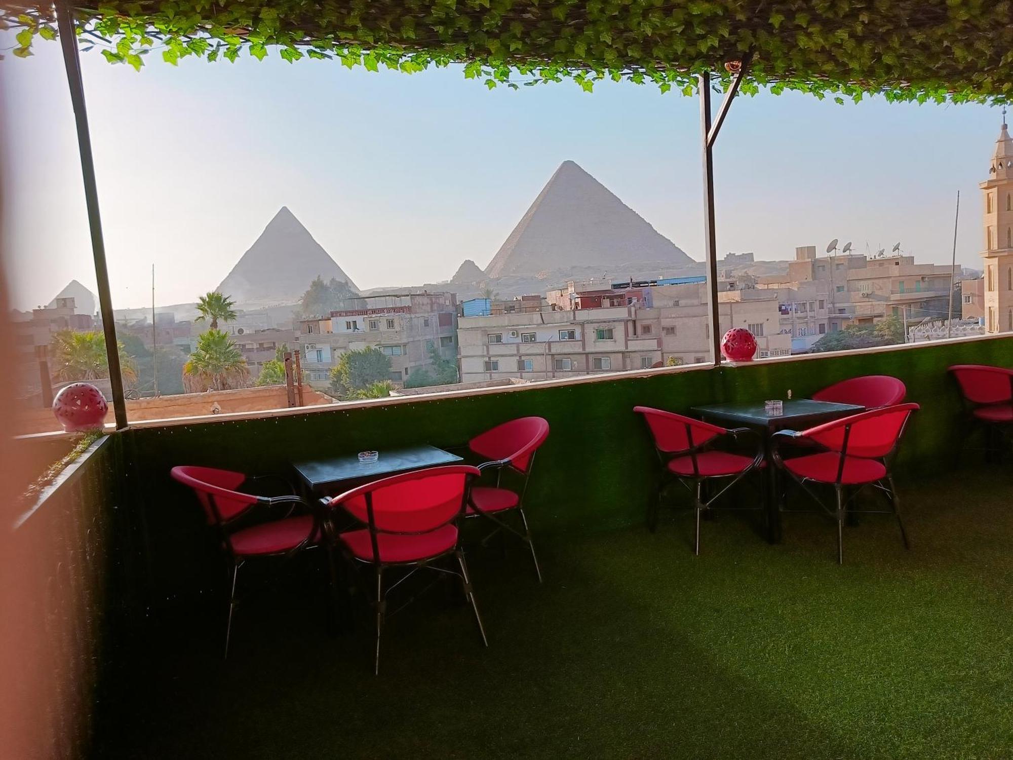 Magic Golden Pyramids View Hotel Kafrat al Jabal Bagian luar foto