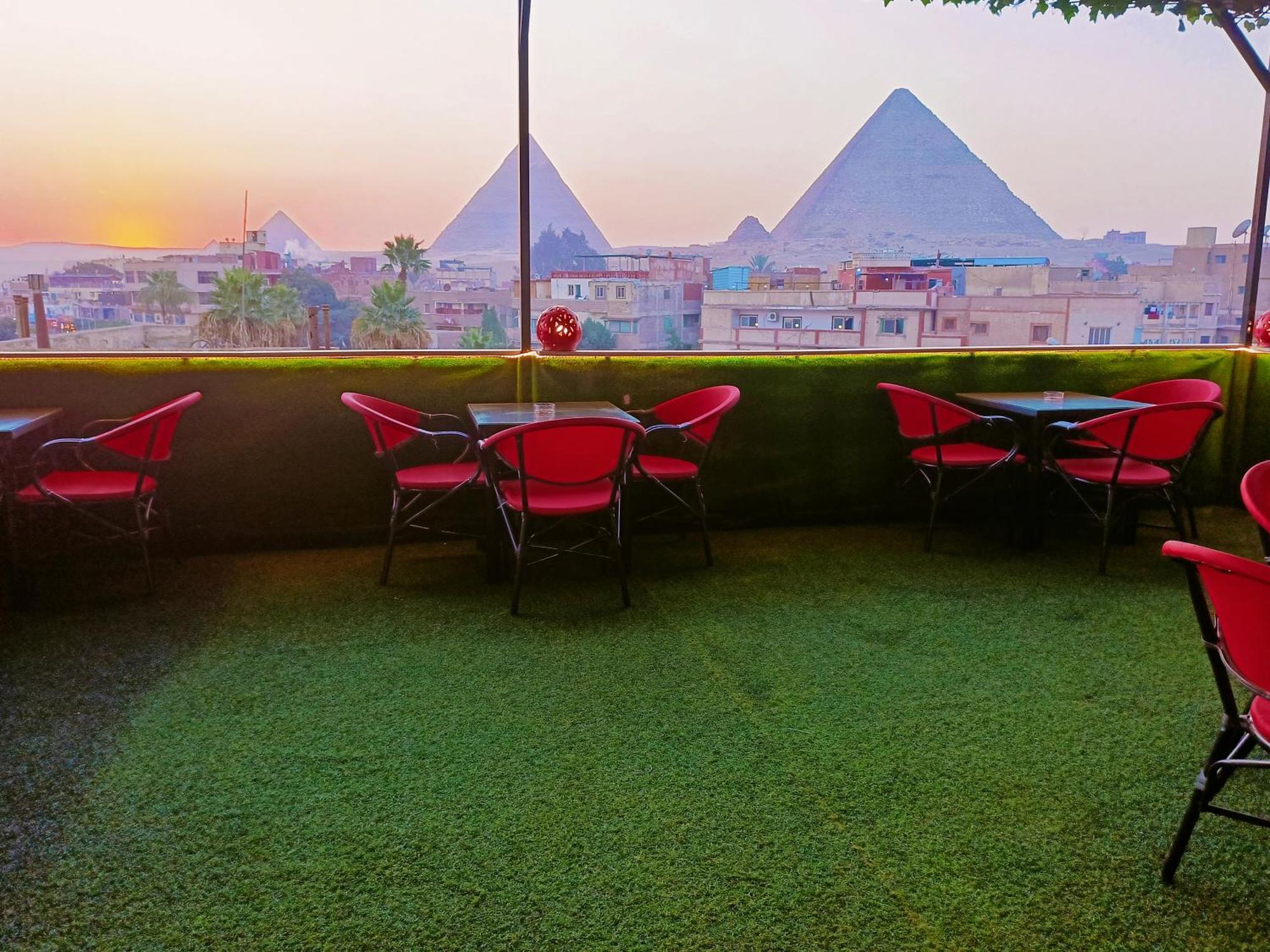 Magic Golden Pyramids View Hotel Kafrat al Jabal Bagian luar foto