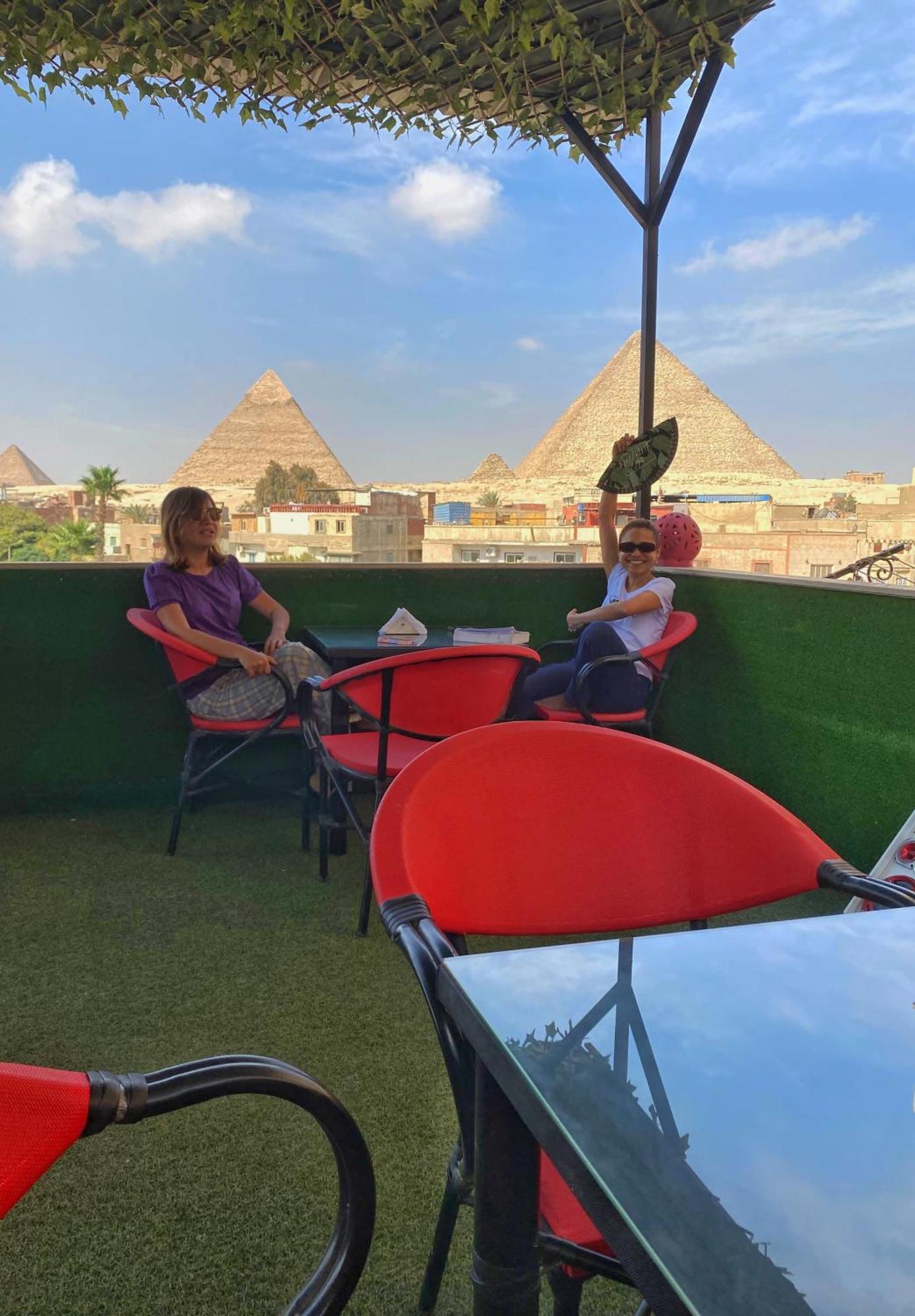 Magic Golden Pyramids View Hotel Kafrat al Jabal Bagian luar foto