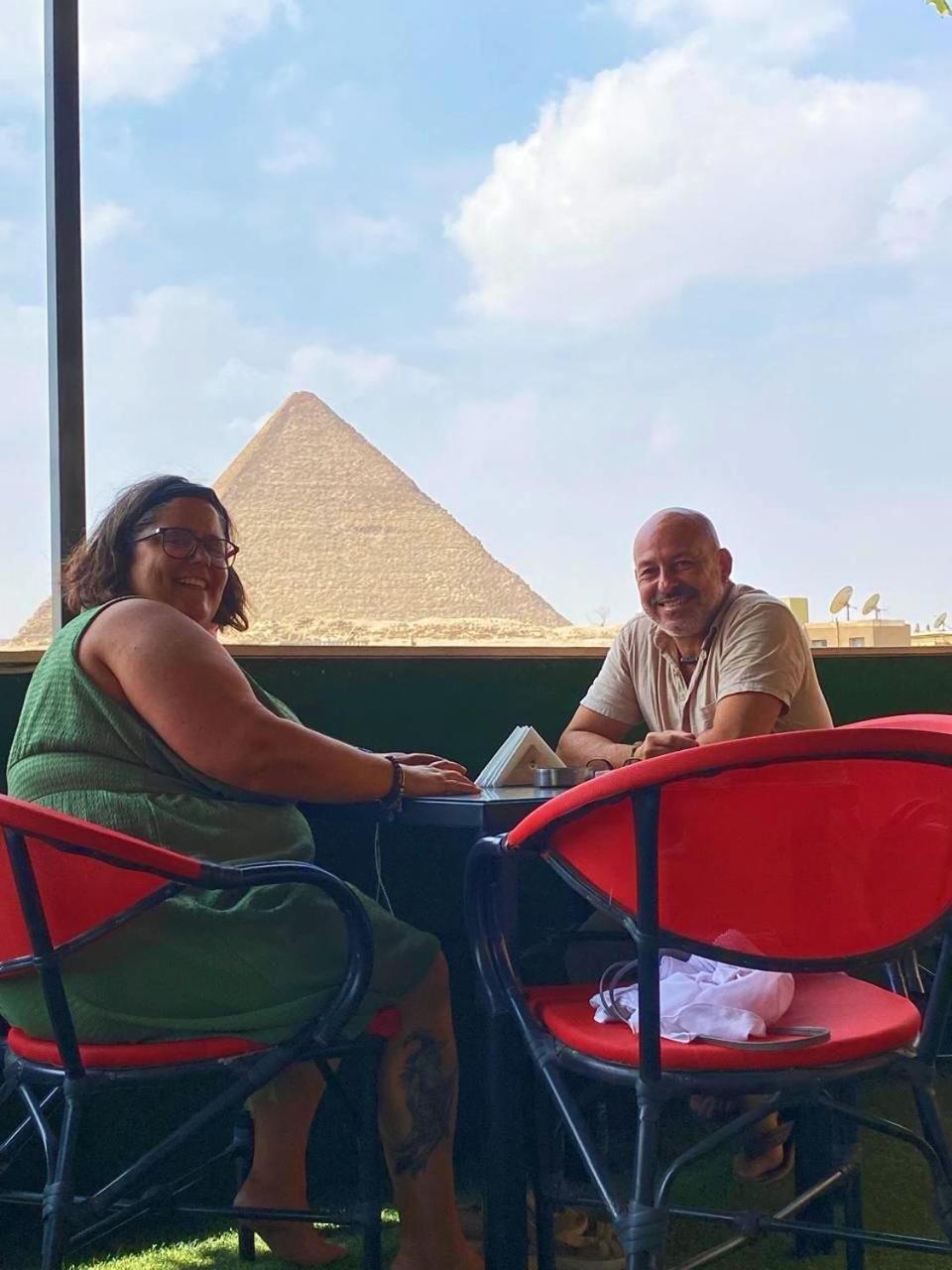 Magic Golden Pyramids View Hotel Kafrat al Jabal Bagian luar foto