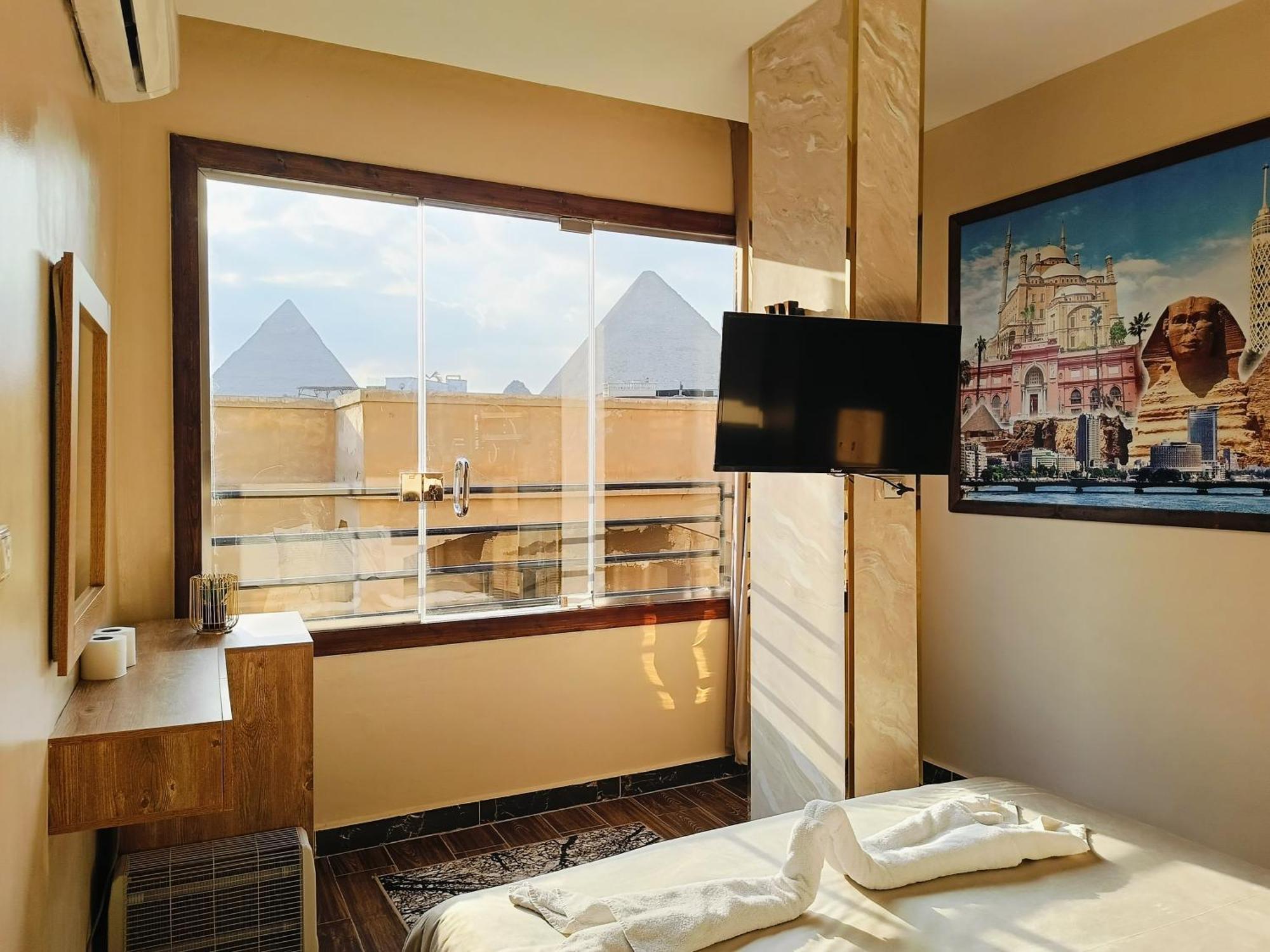 Magic Golden Pyramids View Hotel Kafrat al Jabal Bagian luar foto