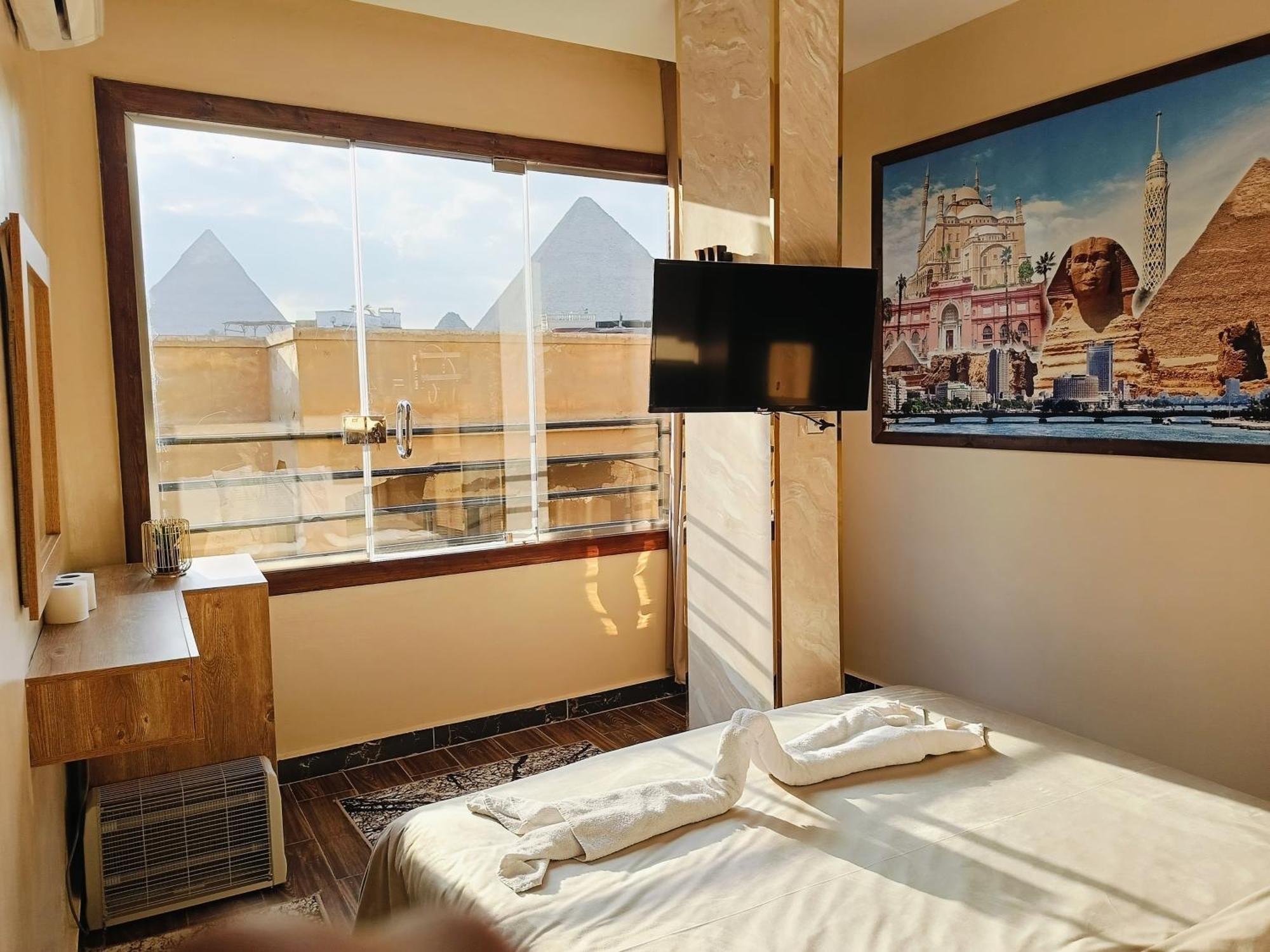 Magic Golden Pyramids View Hotel Kafrat al Jabal Bagian luar foto