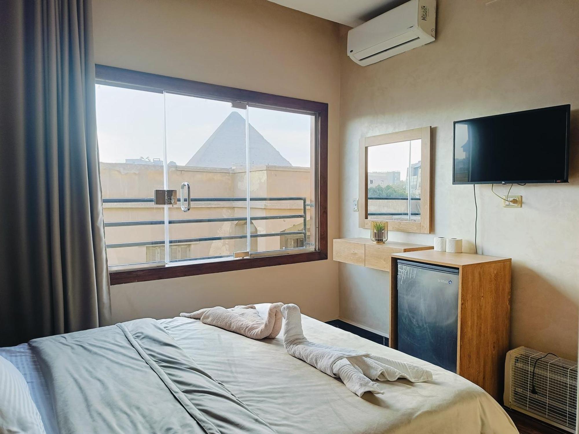 Magic Golden Pyramids View Hotel Kafrat al Jabal Bagian luar foto
